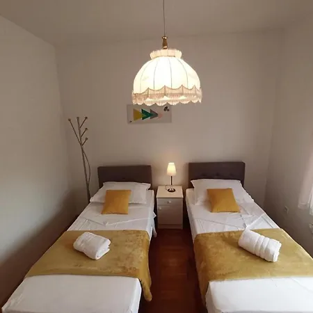 House Palm Tree Nyaraló Žrnovnica